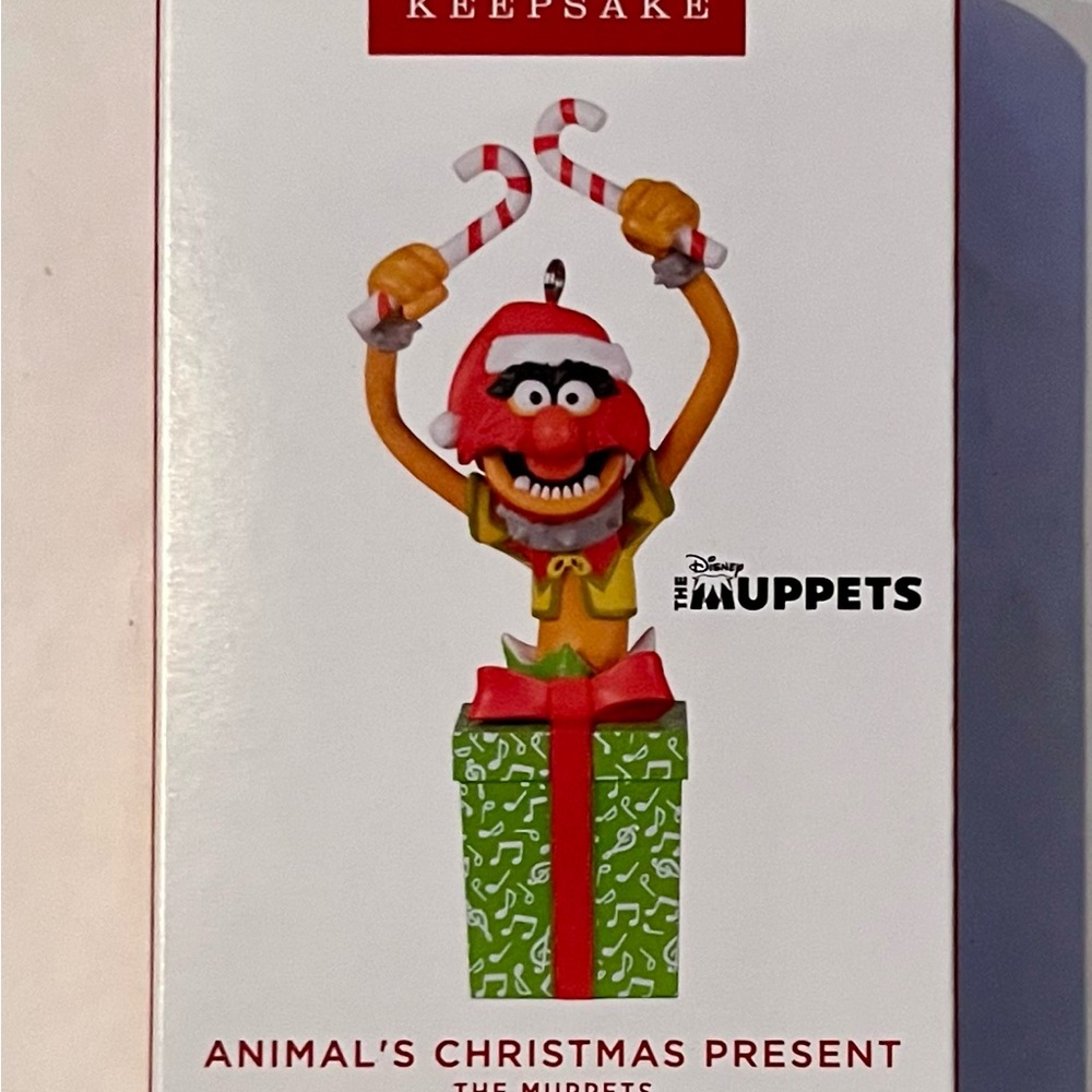 2022 Hallmark ANIMAL'S CHRISTMAS PRESENT ornament